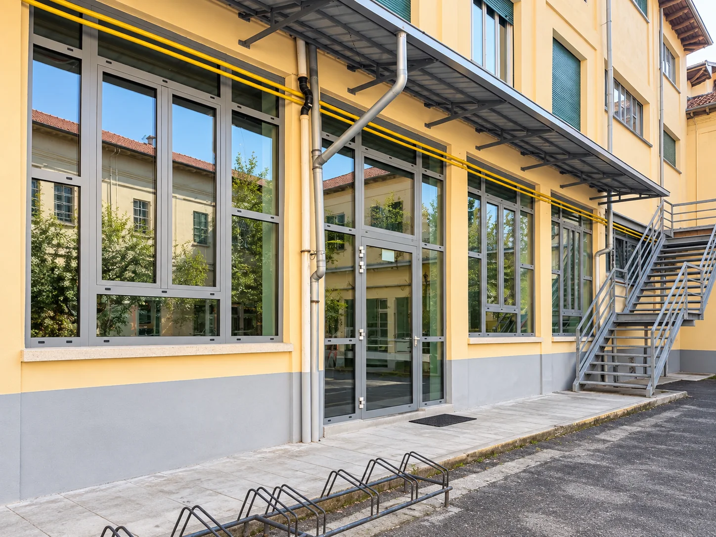 Serramenti in alluminio anche tagliafuoco su edificio pubblico